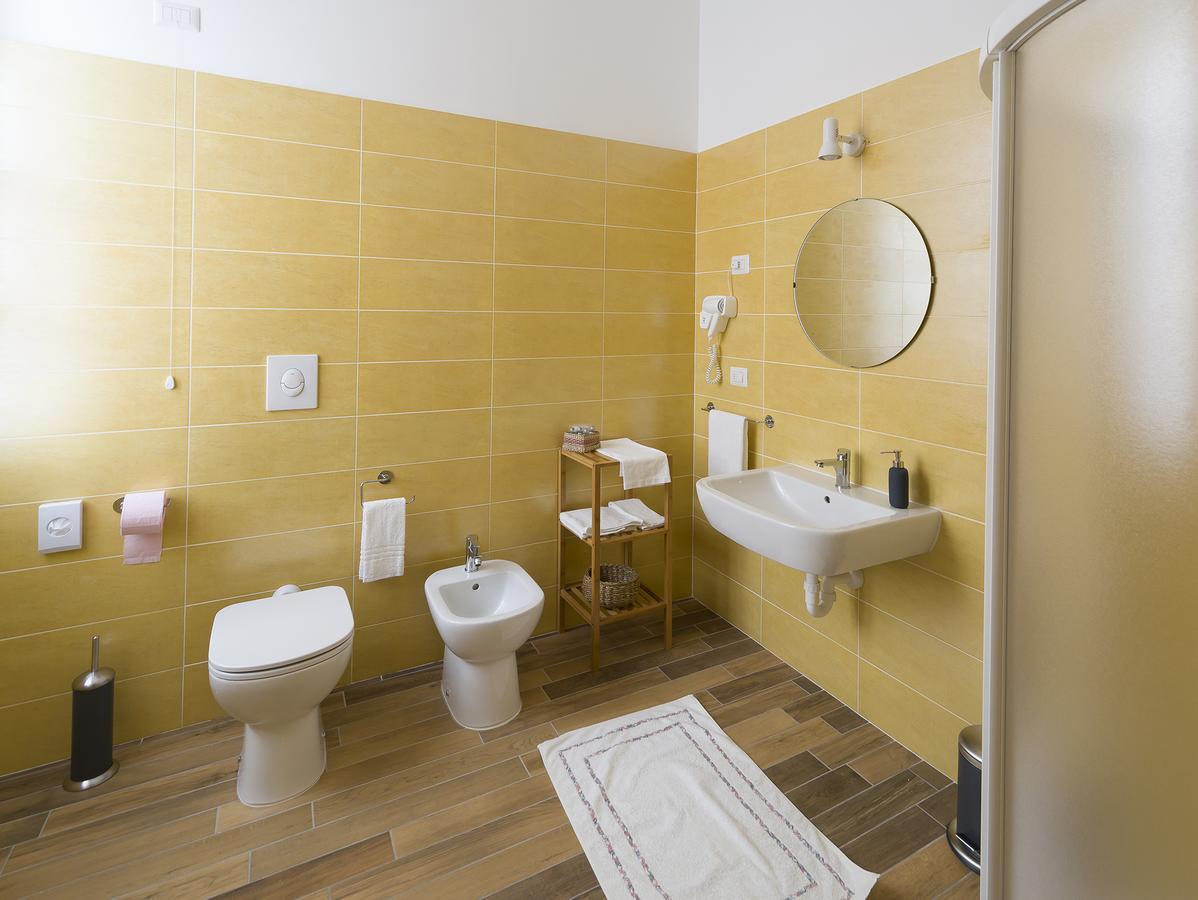 La Nostra Casa In Centro Hotell Lecco Exteriör bild
