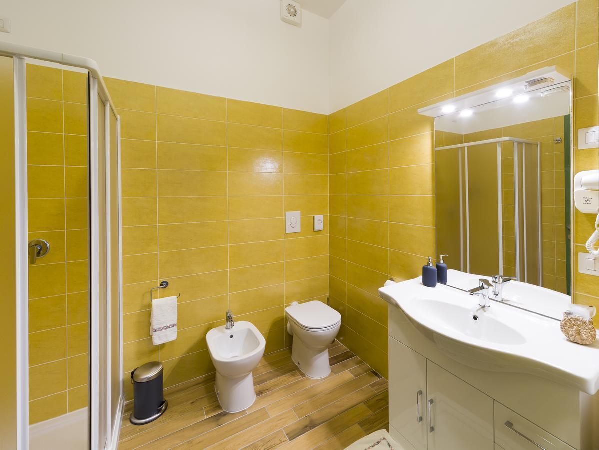 La Nostra Casa In Centro Hotell Lecco Exteriör bild